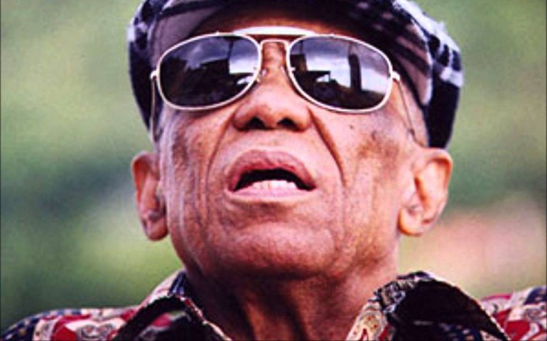 Fora das rodas e dos álbuns, Bezerra da Silva é submetido ao apagamento