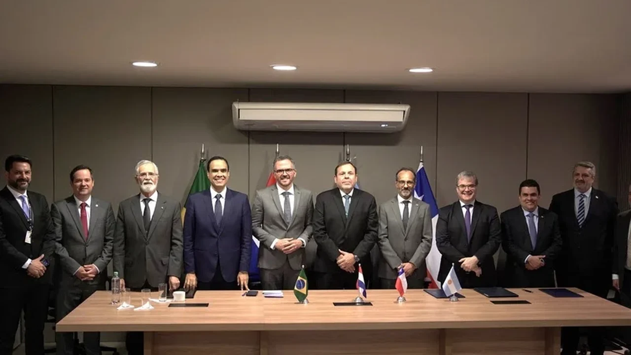Brasil assina memorando que promove integração aérea na América do Sul