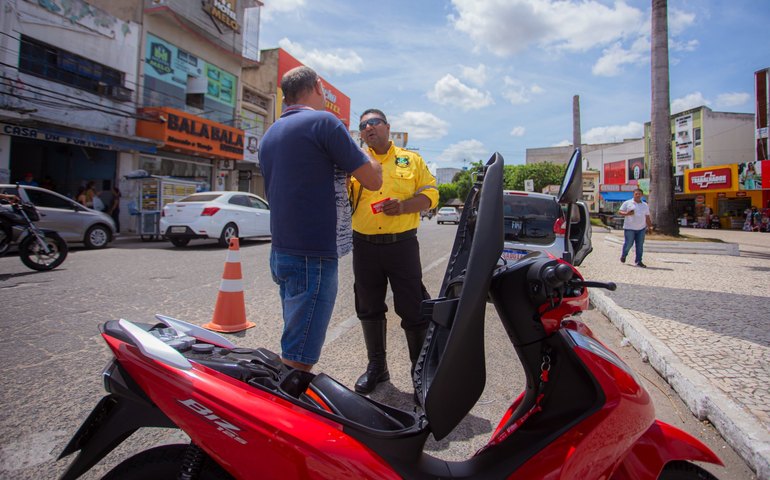 Blitz educativa flagra irregularidades no trânsito em Arapiraca
