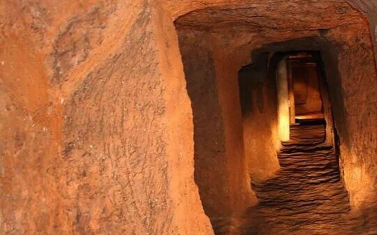 Arqueólogos descobrem cidade subterrânea sob casas históricas no centro do Irã (FOTOS)