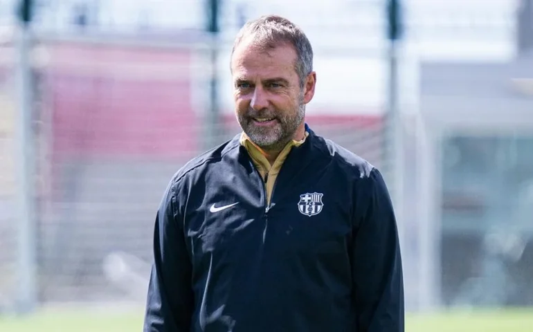 Flick prevê dificuldades ao Barcelona diante da Inter na Liga dos Campeões e pede 'superação'