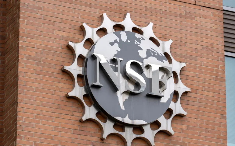 Governo Trump demite conselho independente que supervisionava a Fundação Nacional de Ciência.