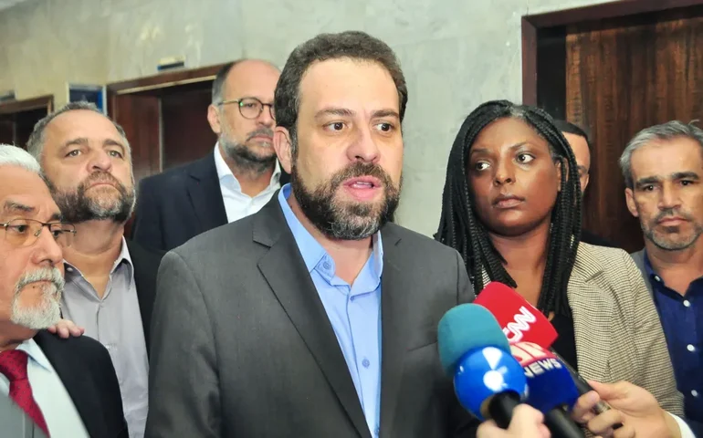 Debate: Boulos diz que vai liberar carros de über do rodízio no trânsito em SP