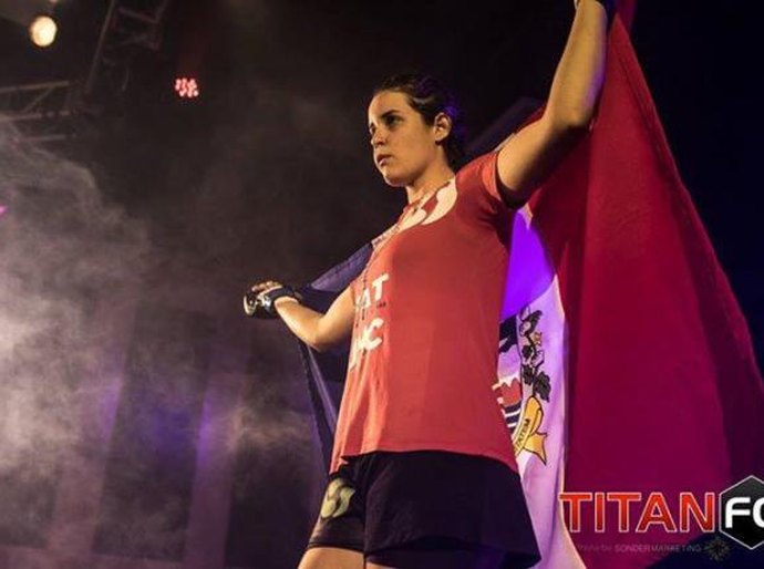 MMA Alagoano tem forte representação feminina com a atleta Bárbara Acioly
