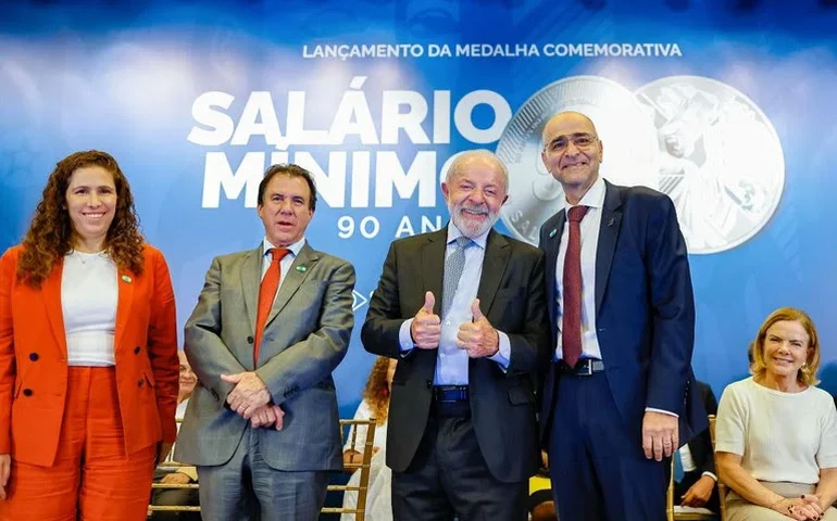 “Temos a obrigação de brigar para que ele melhore”, diz Lula, sobre o salário mínimo