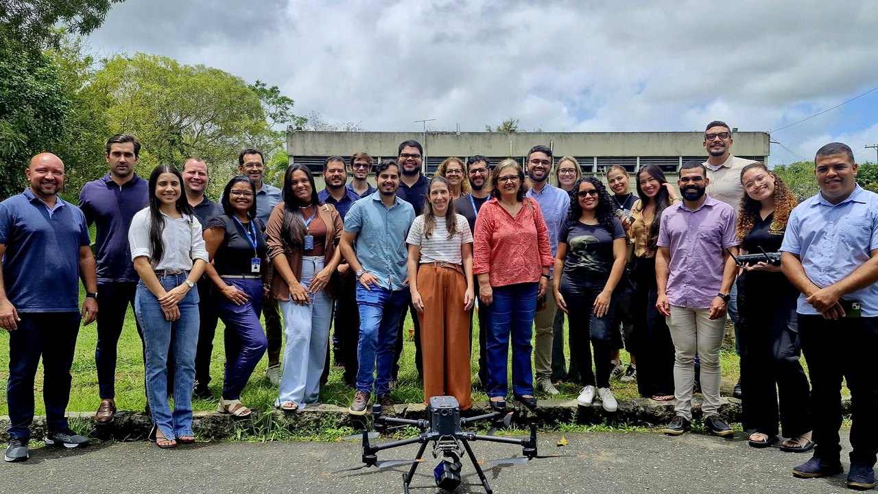Técnicos da Secretaria de Transporte e Desenvolvimento Urbano  visita laboratório de engenharia na Ufal