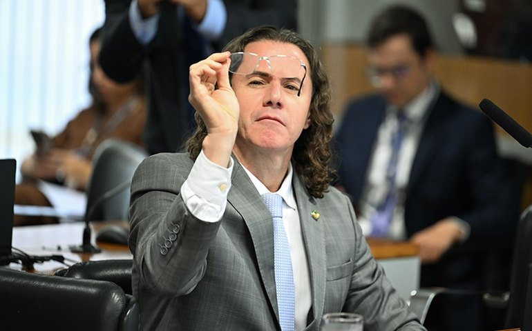 Emenda à regulamentação da profissão de cerimonialista é rejeitada na CE