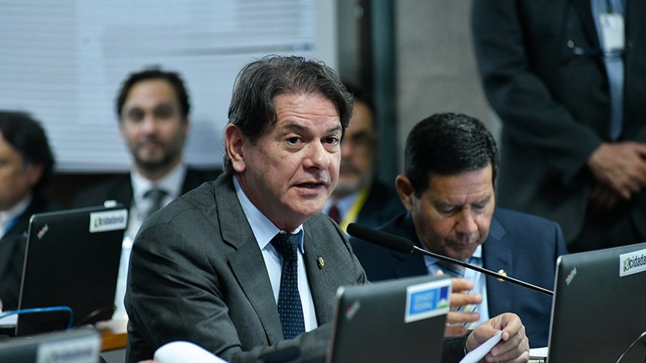 Cid Gomes é indicado para Comissão de Controle das Atividades de Inteligência