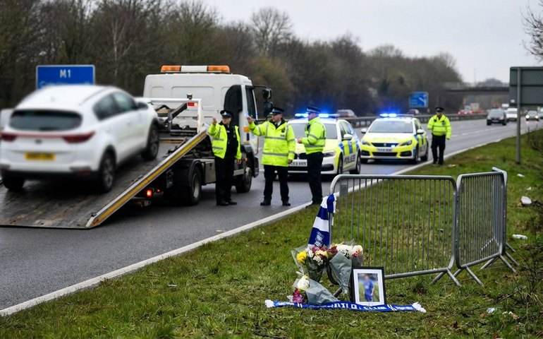 Ex-jogador da base do Wolverhampton morre em acidente de carro na Inglaterra