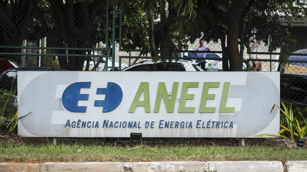 Aneel formaliza destinação de até R$ 5,6 bilhões para aliviar conta de luz em 19 estados