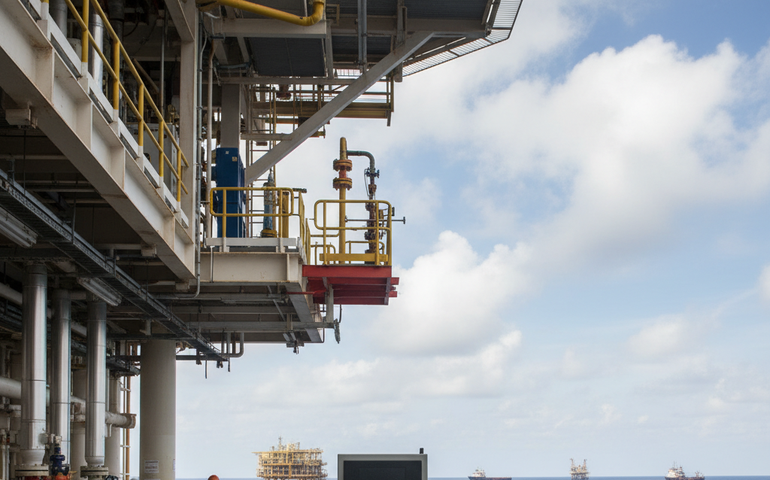 Vazamento de gás na P-40 provoca paralisação parcial na Bacia de Campos