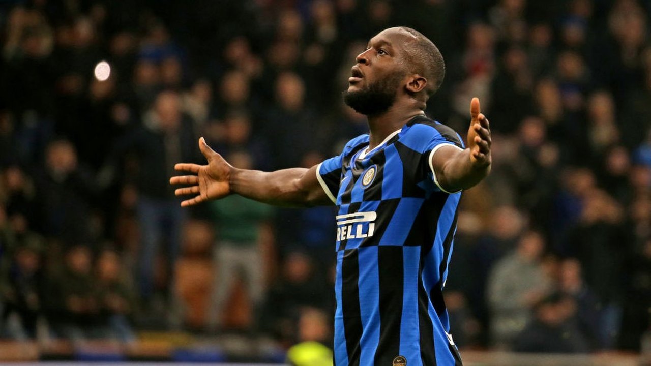 Inter de Milão goleia Fiorentina, ultrapassa Milan e assume a liderança do Italiano