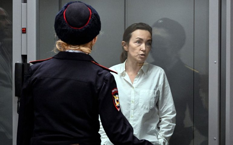 Tribunal russo prorroga prisão preventiva de jornalista americana acusada de espalhar informações falsas sobre o Exército