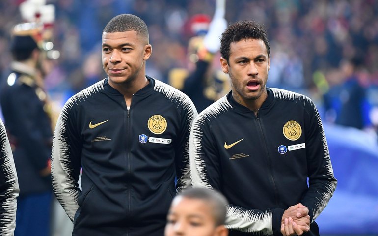 Neymar dá soco em torcedor após vice do Paris Saint-Germain na Copa da França