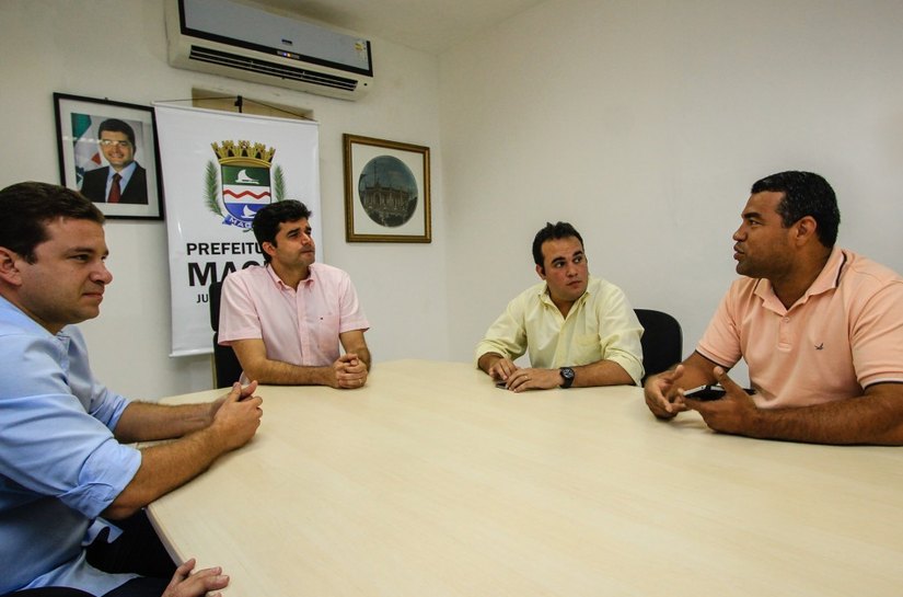 Rui autoriza construção de mais uma praça no Benedito Bentes