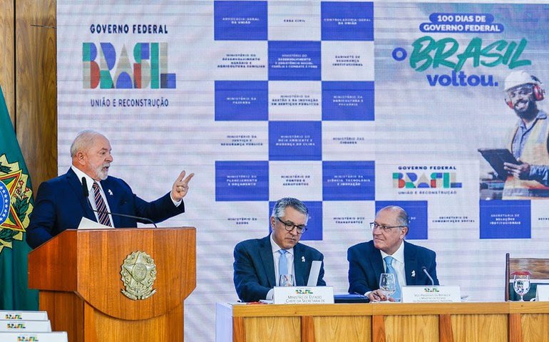 “O Brasil voltou a ter futuro. E isso é apenas o começo”, diz Lula