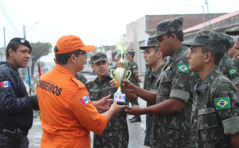 Arapiraca comemora Dia do Soldado com formatura dos atiradores do Tiro de Guerra 07/015