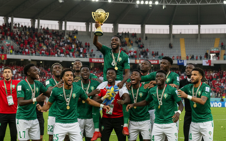 Senegal supera polêmica, vence Marrocos e conquista Copa Africana de Nações