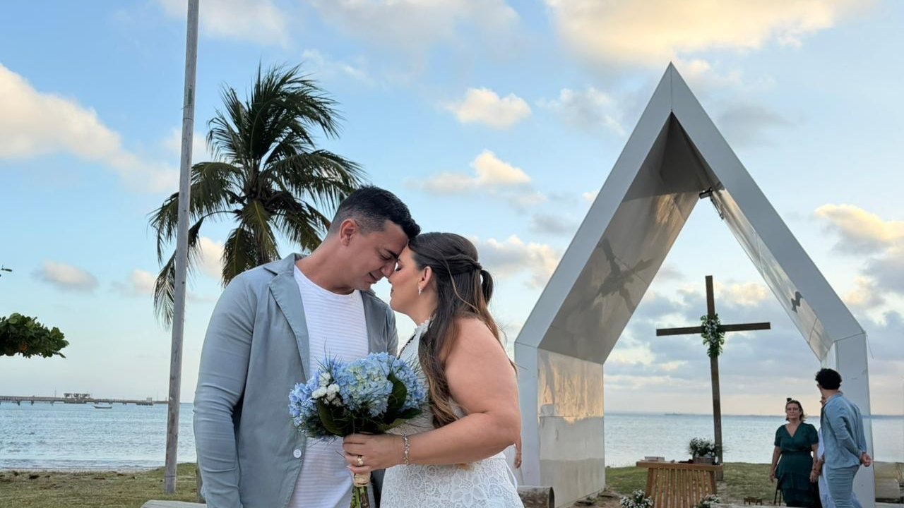 Casamento com vista para o mar: casal paulista realiza sonho na Capelinha do Jaraguá
