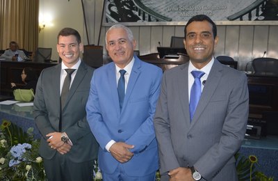 Secretário-geral do Sindav/AL, Limmerck Pacífico Dantas, recebe Comenda Omar Coelho de Mello na ALE