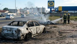 BMW capota, explode e deixa duas pessoas mortas na manhã deste domingo em Maceió