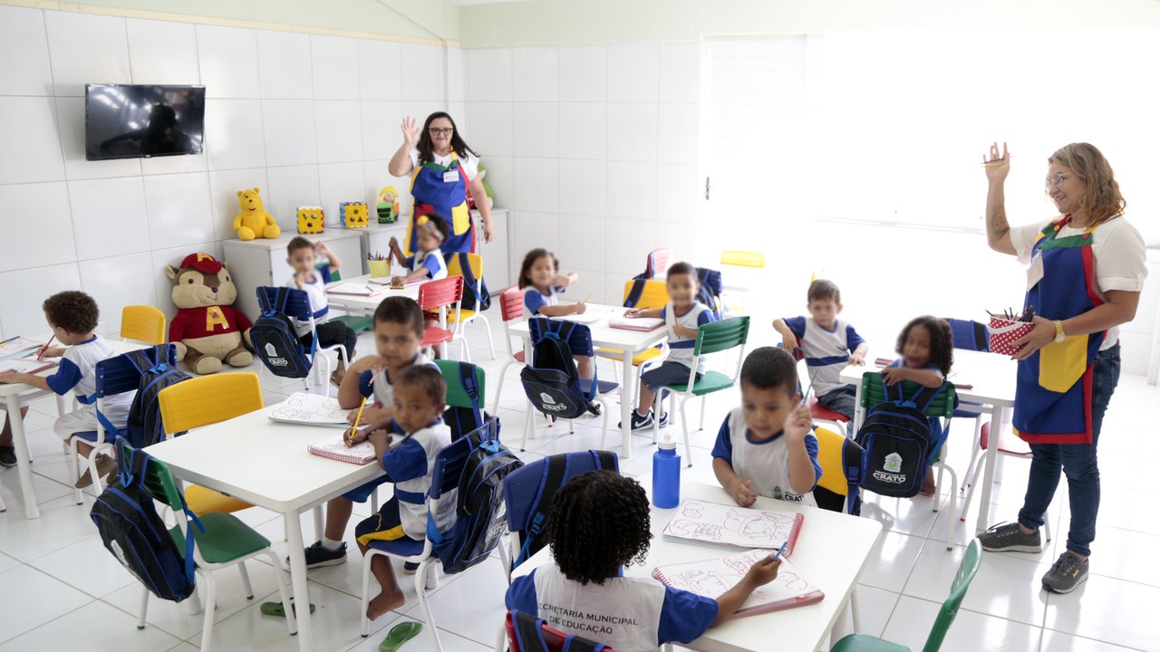 Escolha de livros didáticos para educação infantil começa nesta terça
