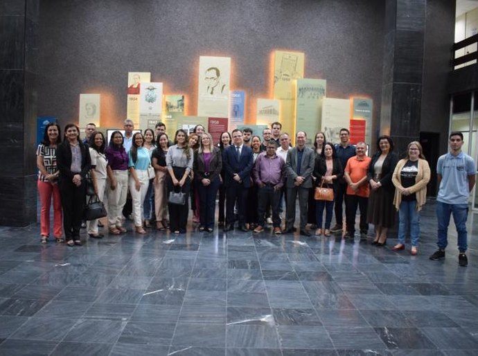 TCE de Portas Abertas recebe estudantes da UNEAL