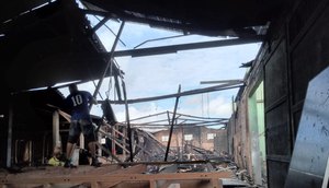 Incêndio atinge casa e fábrica de carrocerias em Itabaiana