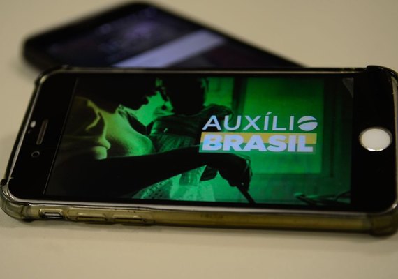 Última parcela de outubro do Auxílio Brasil é paga hoje