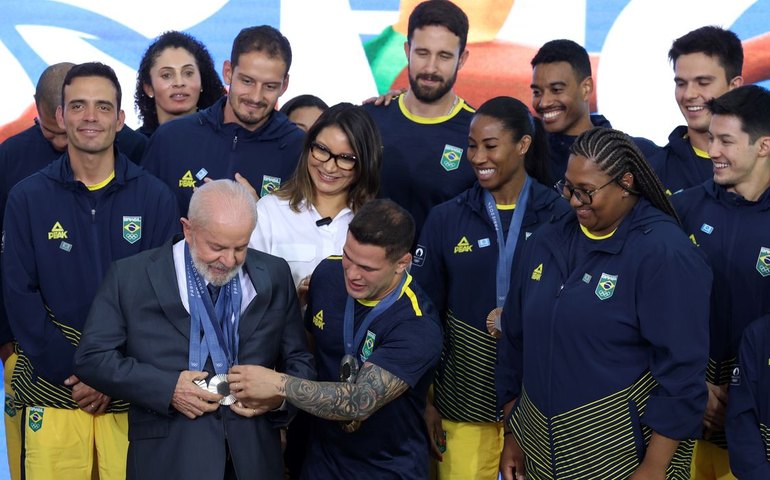 Lula recebe atletas olímpicos e defende mais apoio público ao esporte