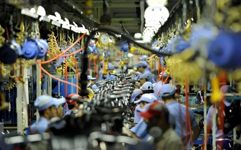 PIB varia 0,1% no terceiro trimestre e alcança 2,4% de crescimento no ano