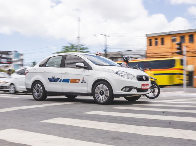 DMTT divulga lista de taxistas classificados para exploração do serviço