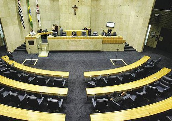 Justiça suspende aumento de 26% para vereadores de São Paulo