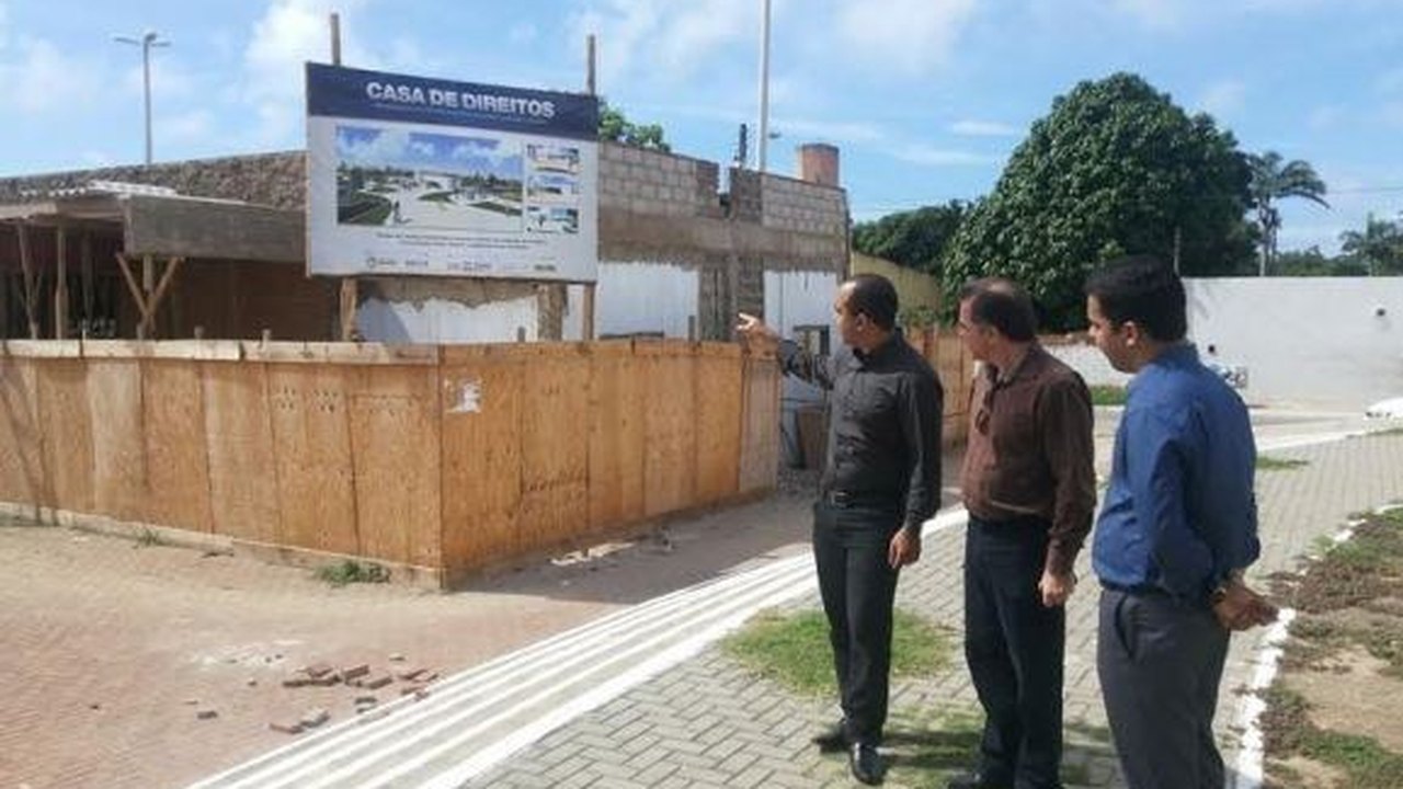 Secretário da Paz visita obras da Casa de Direitos no Jacintinho