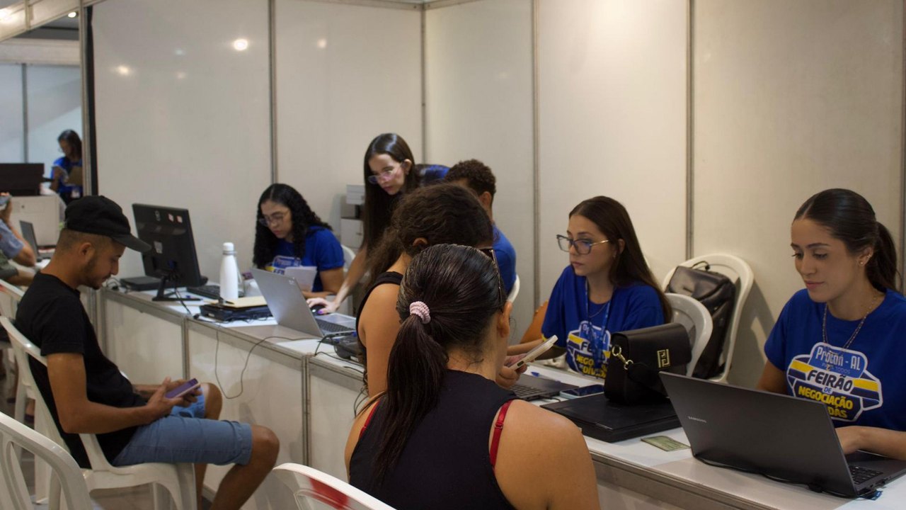 Procon Alagoas encerra primeiro dia de feirão no Benedito Bentes com alta adesão
