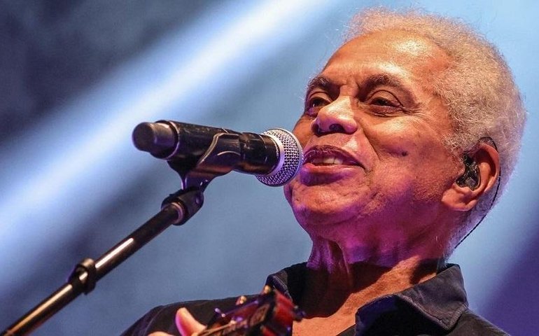 Paulinho da Viola tem alta do CTI após retirada de tumor no intestino