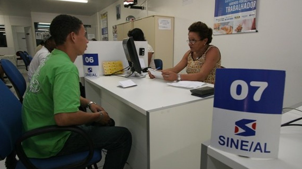 Rede Sine Alagoas seleciona pessoas para empresa de call center