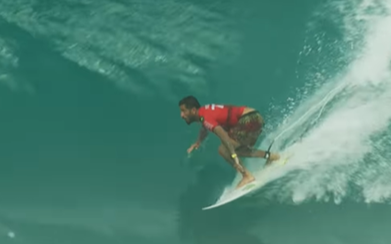 Filipinho, Italo e Yago avançam às oitavas na piscina de ondas de Abu Dabi