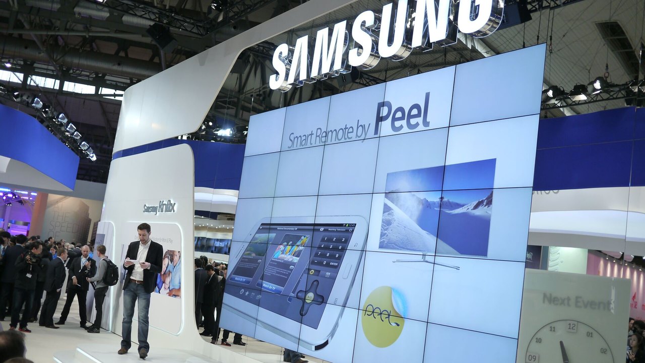 Trump ameaça impor tarifa de 25% à Samsung e outras que não produzirem smartphones nos EUA