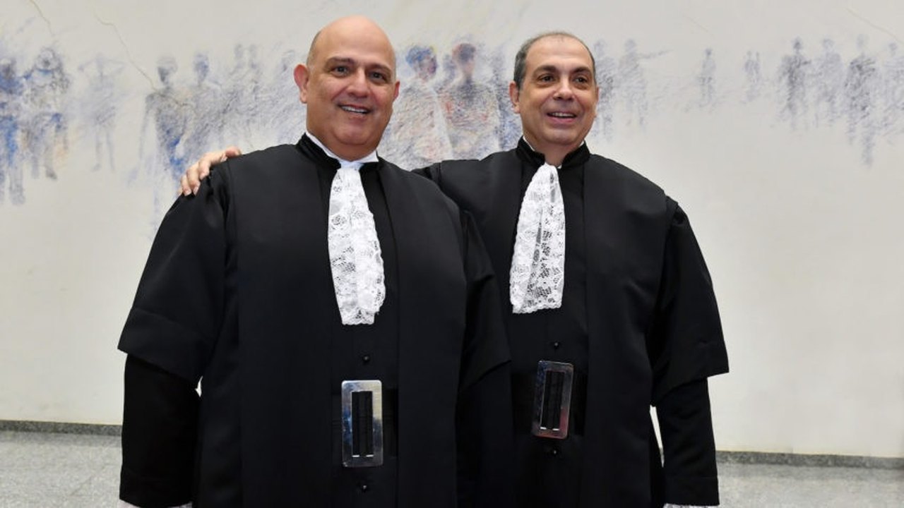 Azulay Neto e Sérgio Domingues tomam posse no STJ em cerimônia com Bolsonaro