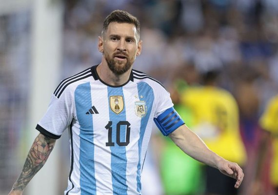 Messi sofre lesão no tendão a duas semanas de estreia na Copa