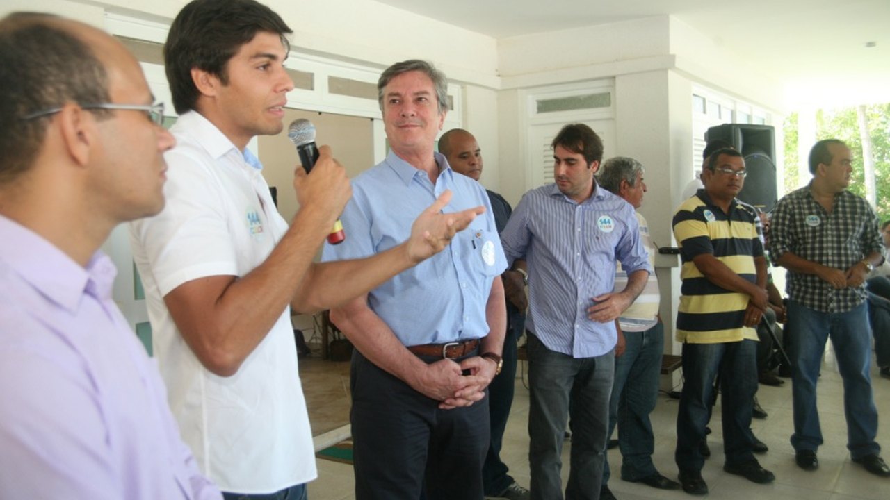 Prefeito Zezeco declara apoio à reeleição do senador Fernando Collor
