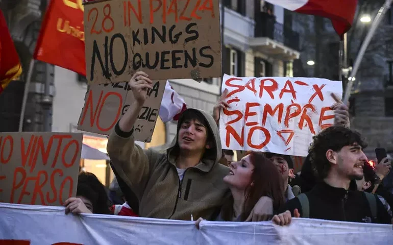 'Geração Z' impulsiona vitória do 'não' em referendo constitucional na Itália