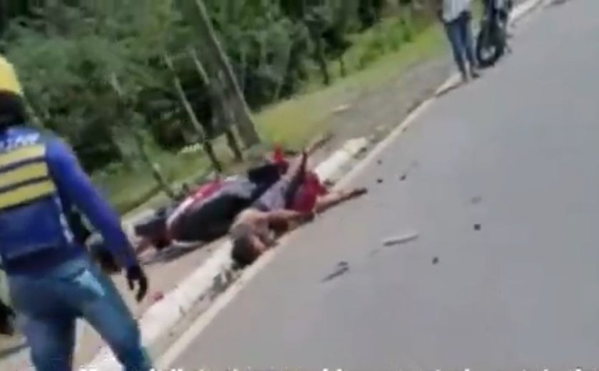 Motoqueiro tem trauma cranioencefálico após colidir em cerca