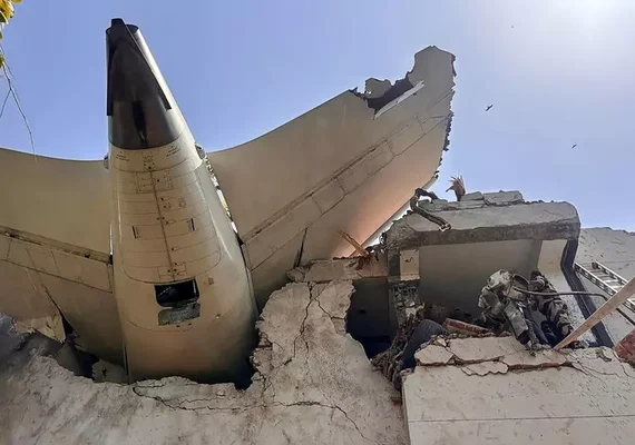 Não há sobreviventes em avião na Índia, indica polícia