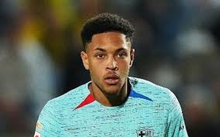 Vitor Roque admite momentos difíceis no Barcelona: 'Poucas chances e nenhum tempo de adaptação'