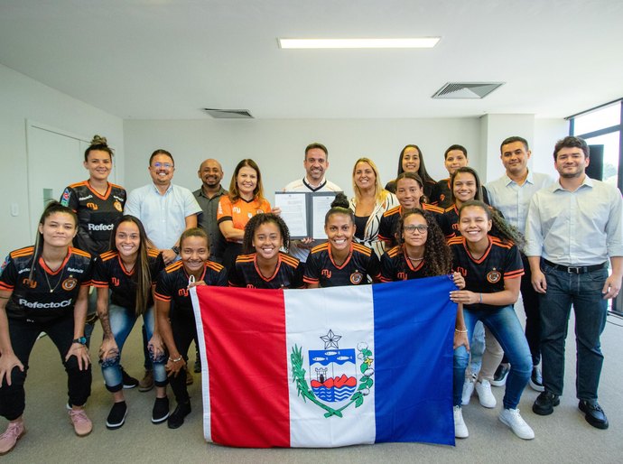 Governo dobra patrocínio à equipe feminina que disputa competições nacionais de futebol