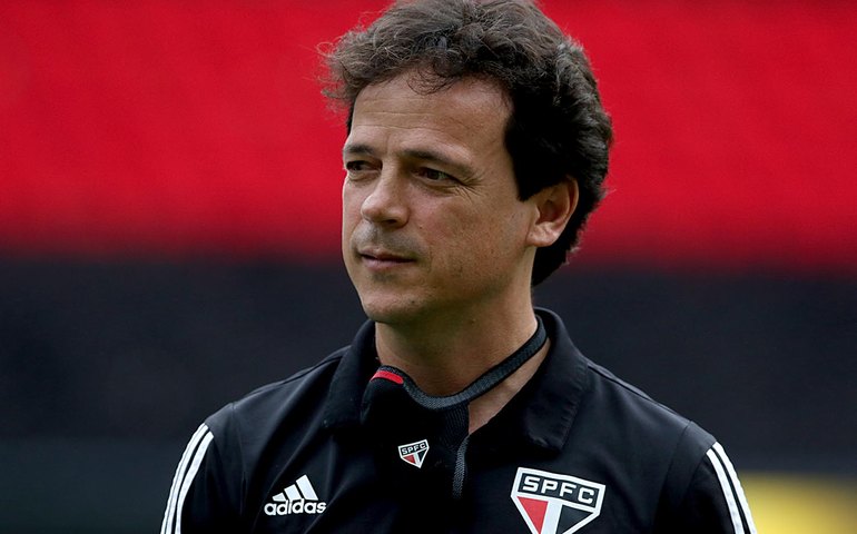 Fernando Diniz é apresentado no Fluminense: ‘Volto muito melhor do que em 2019’