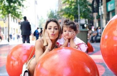 Grávida, Bella Falconi foge da folia e curte Carnaval no Chile  
