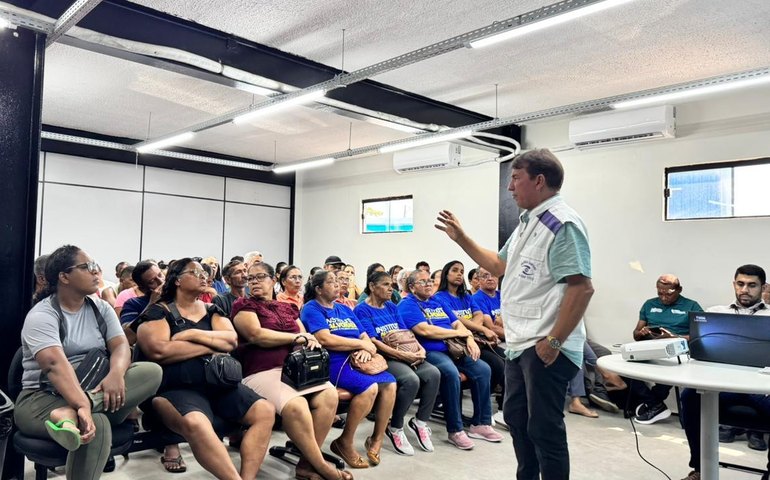 Vigilância Sanitária capacita ambulantes da orla de Maceió para boas práticas alimentares
